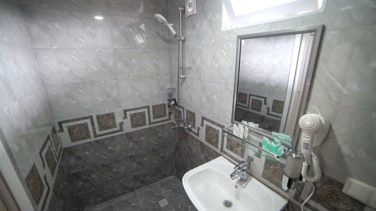 Hotel Progress Batumi Exterior foto